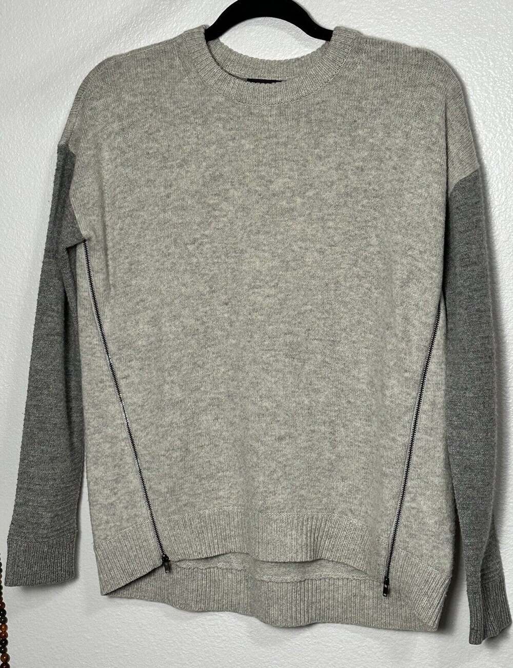 J. Crew Women’s Gray Sweater 100% Wool Side Zipper Stretch Style B1258 Size XS